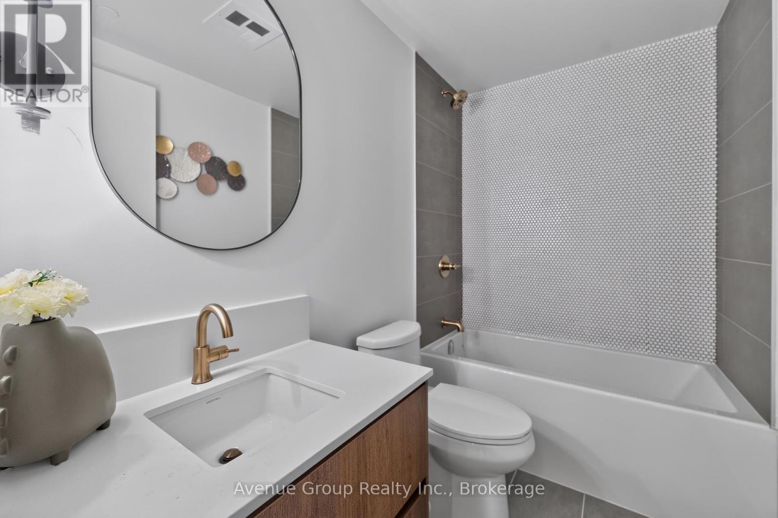 501 - 1285 Queen Street E, Toronto (greenwood-coxwell), Ontario