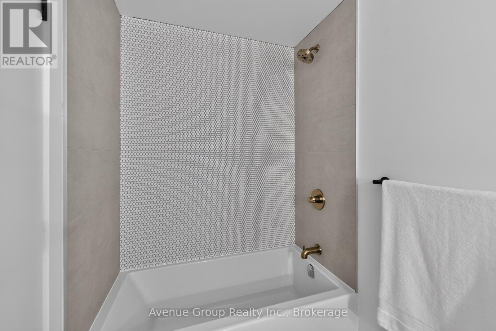202 - 1285 Queen Street E, Toronto (greenwood-coxwell), Ontario