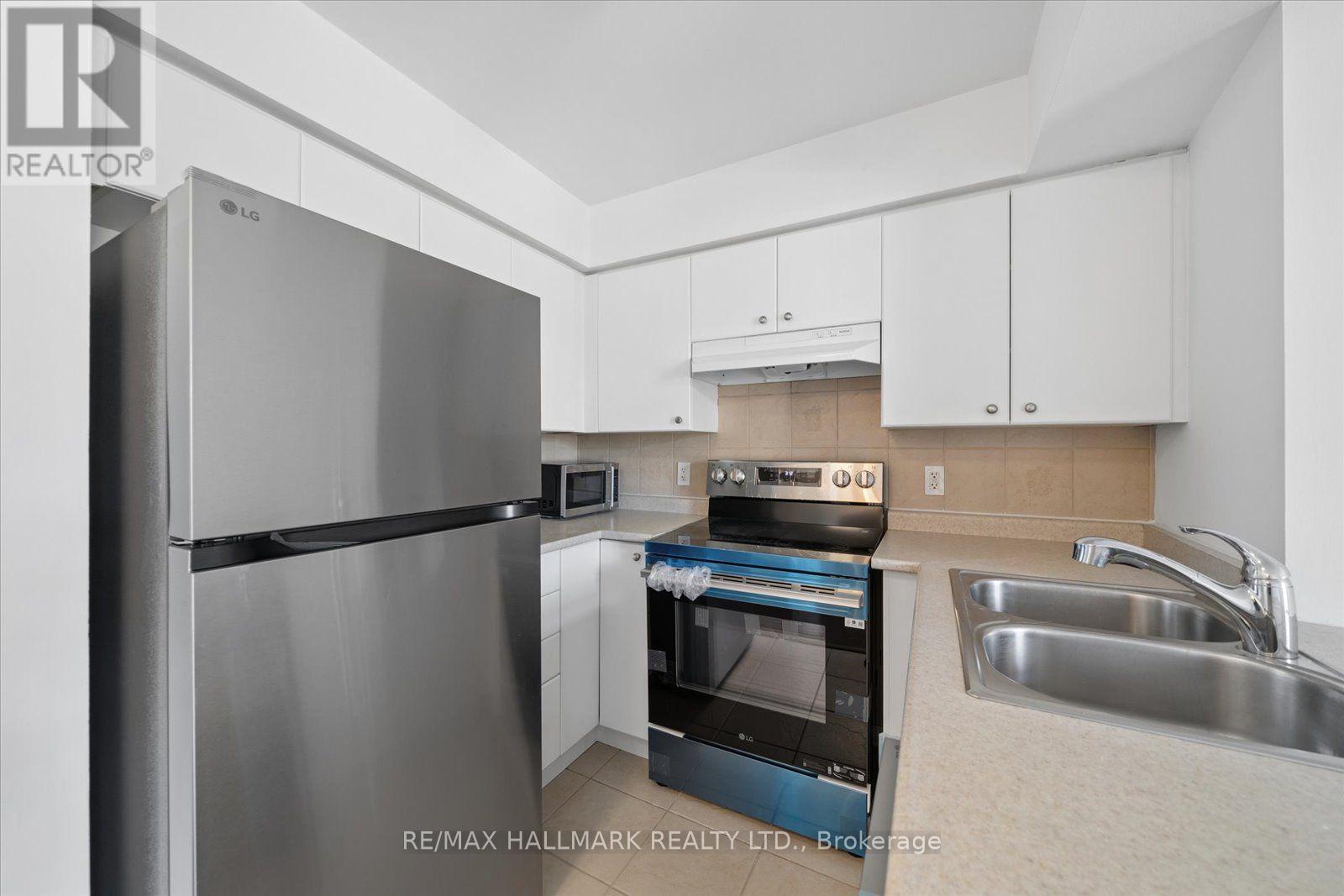 915 - 18 Valley Woods Road, Toronto (parkwoods-donalda), Ontario