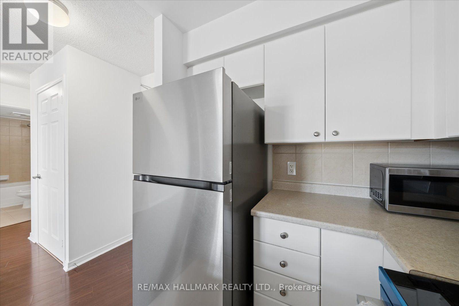 915 - 18 Valley Woods Road, Toronto (parkwoods-donalda), Ontario