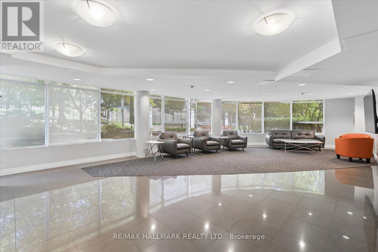 915 - 18 Valley Woods Road, Toronto (parkwoods-donalda), Ontario
