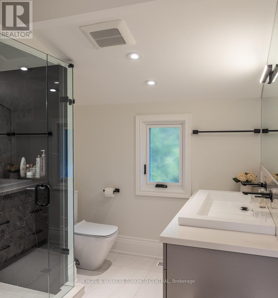 1 Bryce Avenue, Toronto (yonge-st. Clair), Ontario