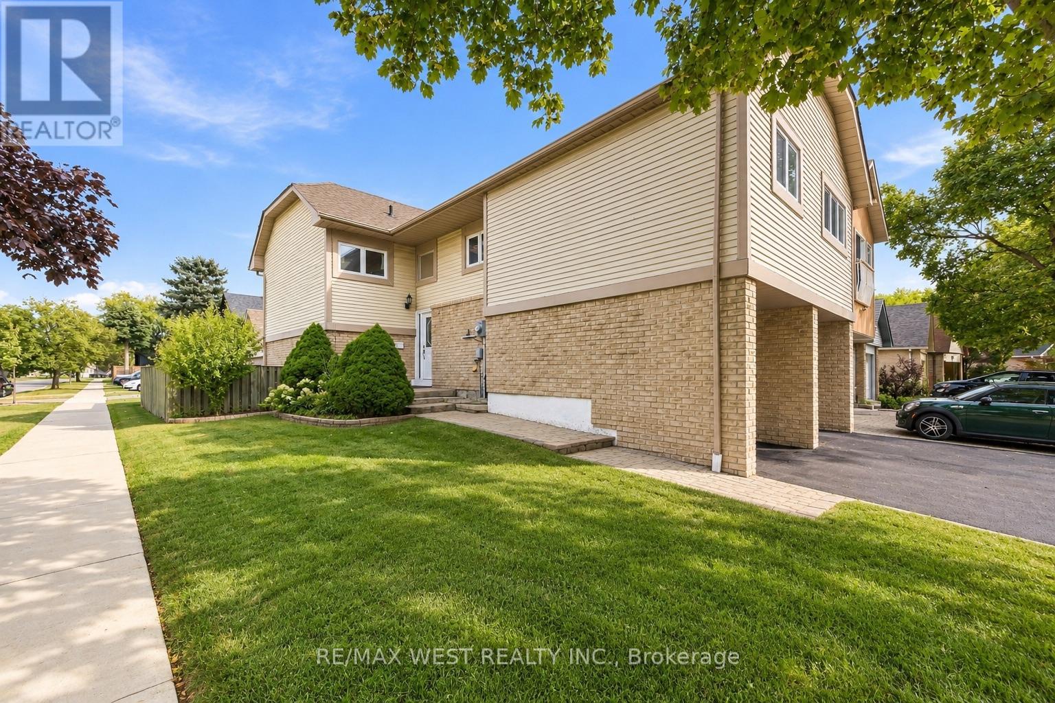2 Ackrow Court, Toronto (eringate-centennial-west Deane), Ontario