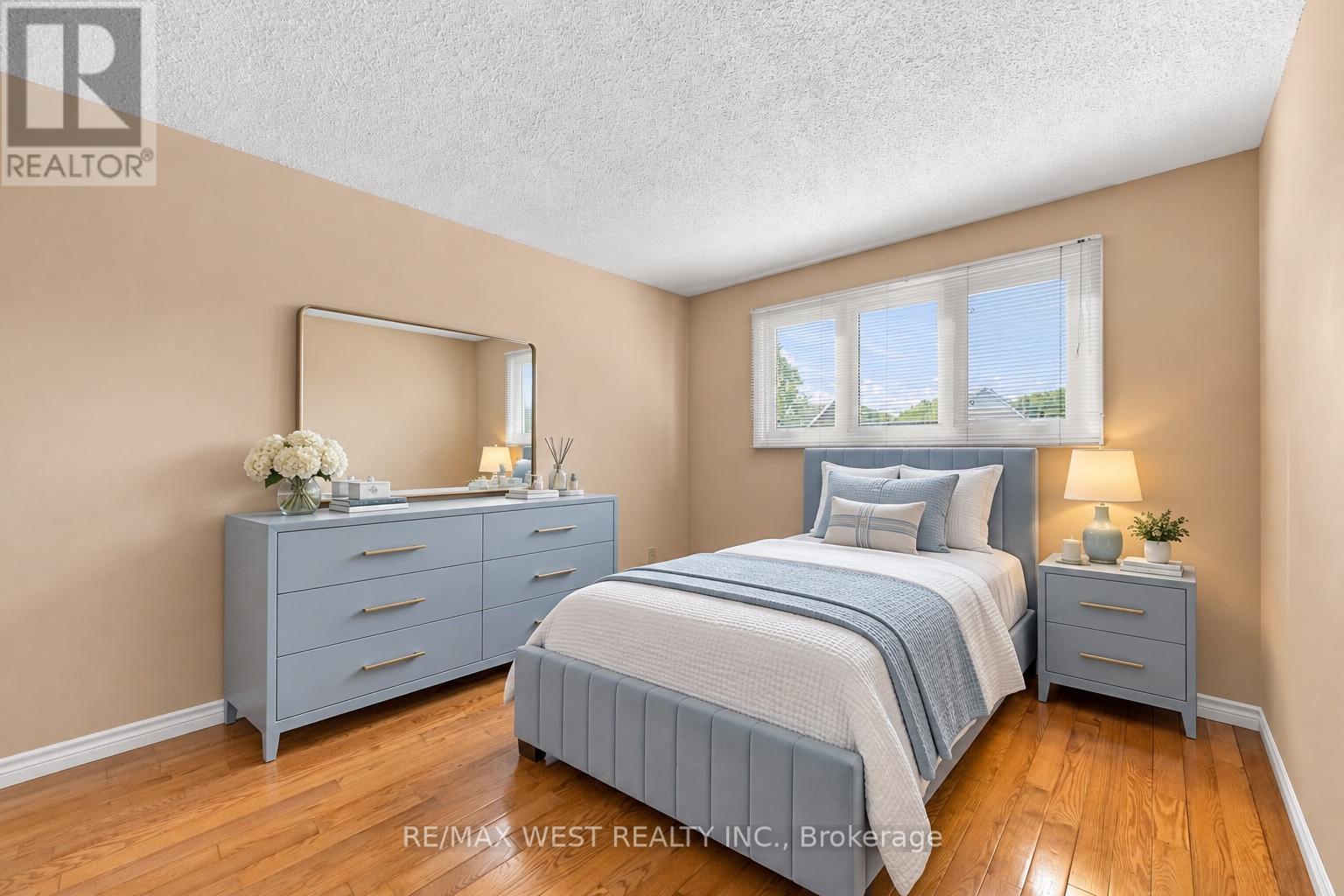 2 Ackrow Court, Toronto (eringate-centennial-west Deane), Ontario