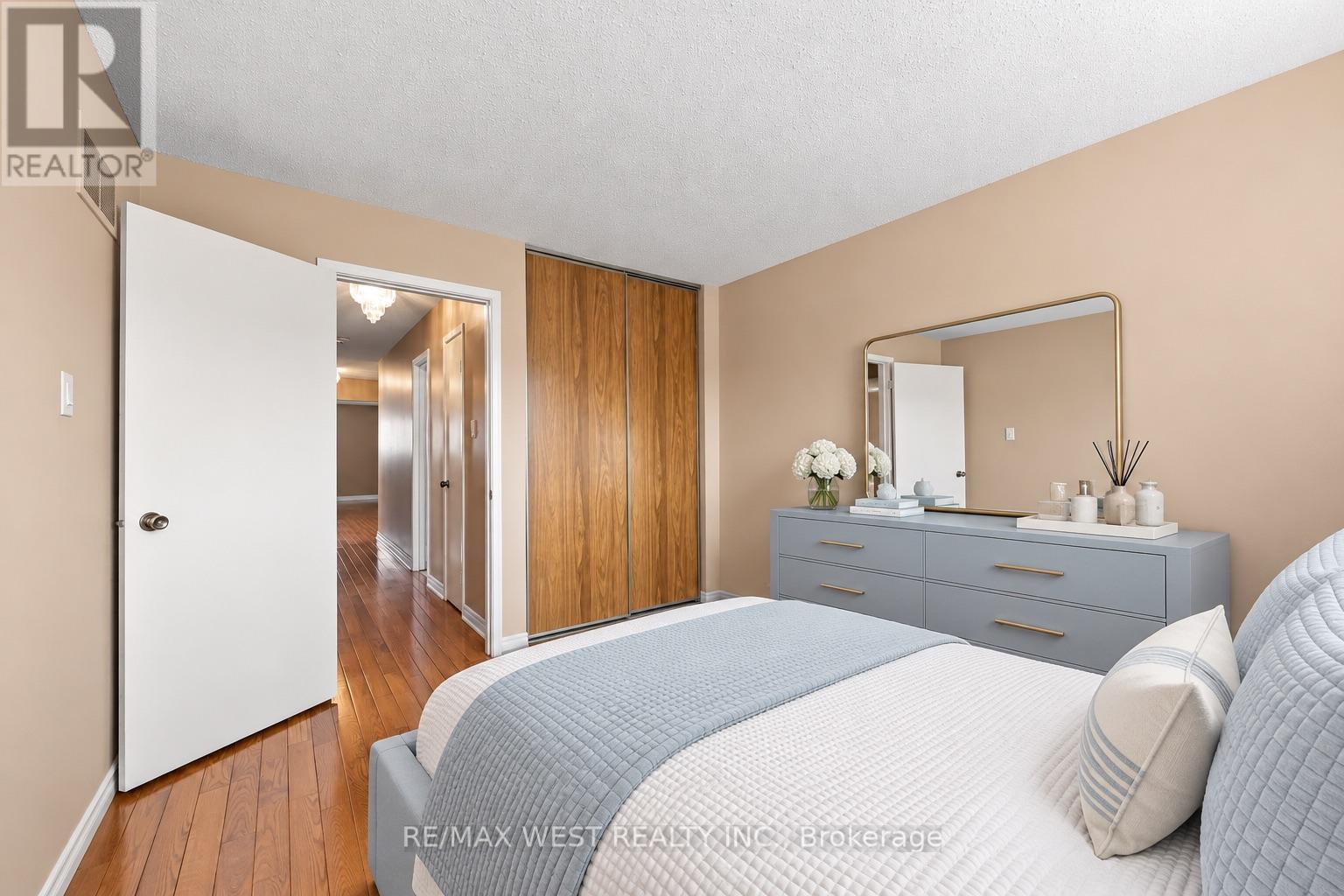 2 Ackrow Court, Toronto (eringate-centennial-west Deane), Ontario