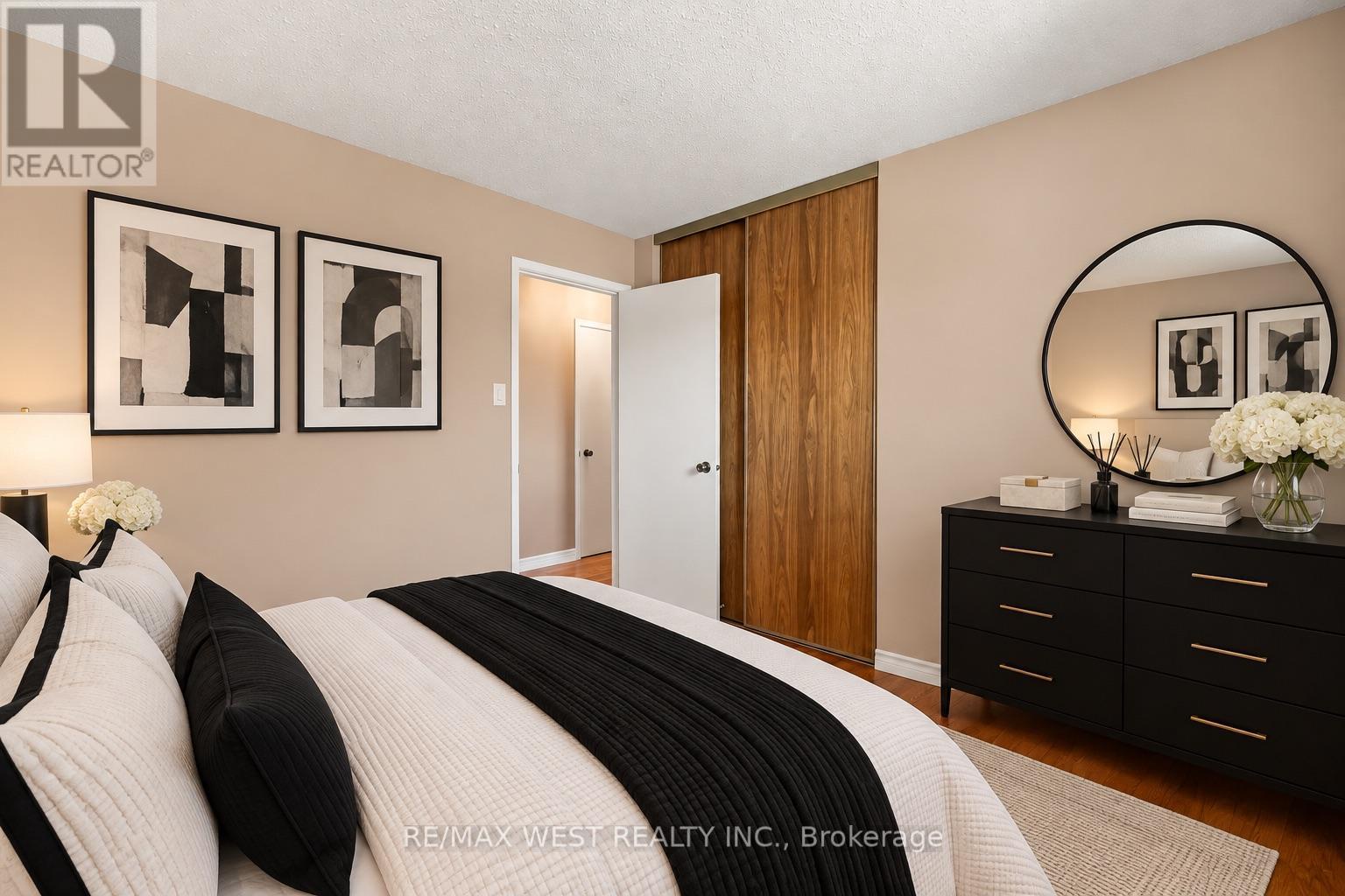 2 Ackrow Court, Toronto (eringate-centennial-west Deane), Ontario