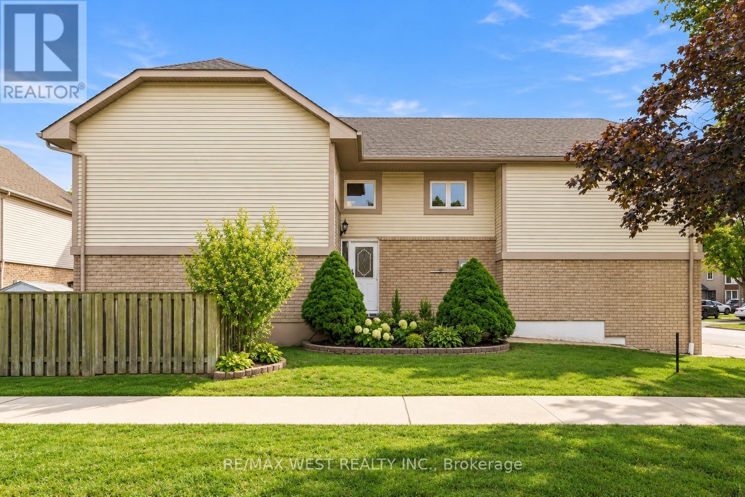 2 Ackrow Court, Toronto (eringate-centennial-west Deane), Ontario