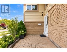2 ACKROW COURT