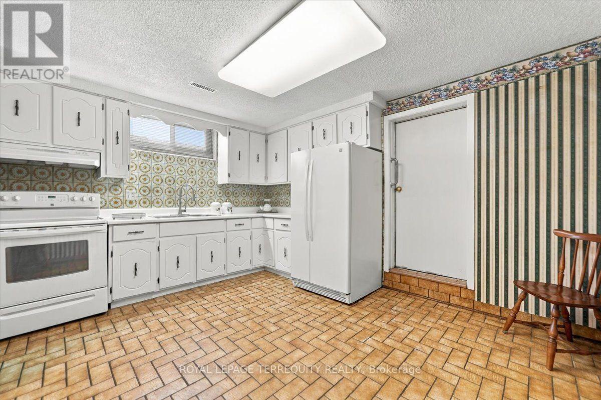 169 Grandravine Drive, Toronto (york University Heights), Ontario