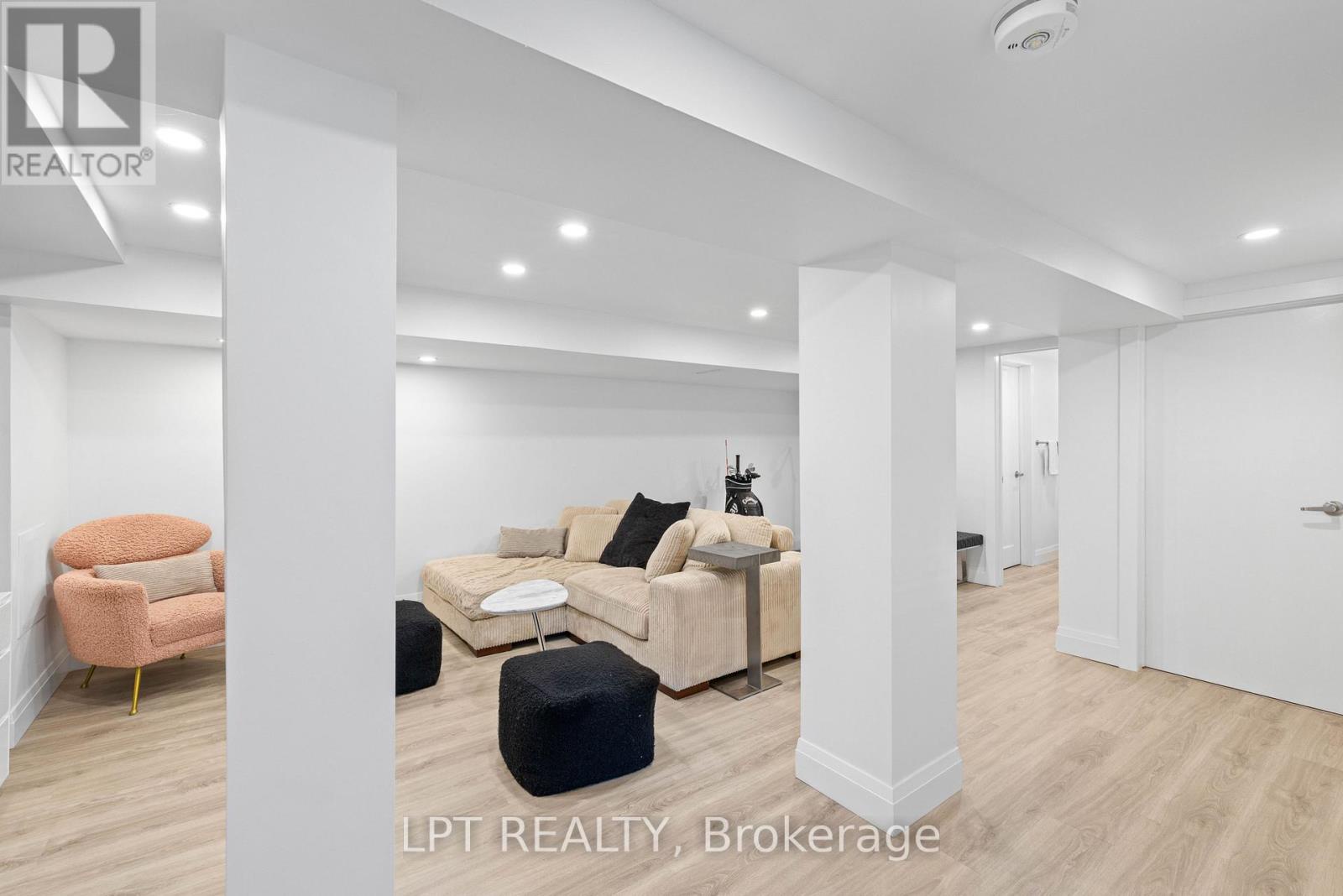 55 Laurel Avenue, Toronto (kennedy Park), Ontario