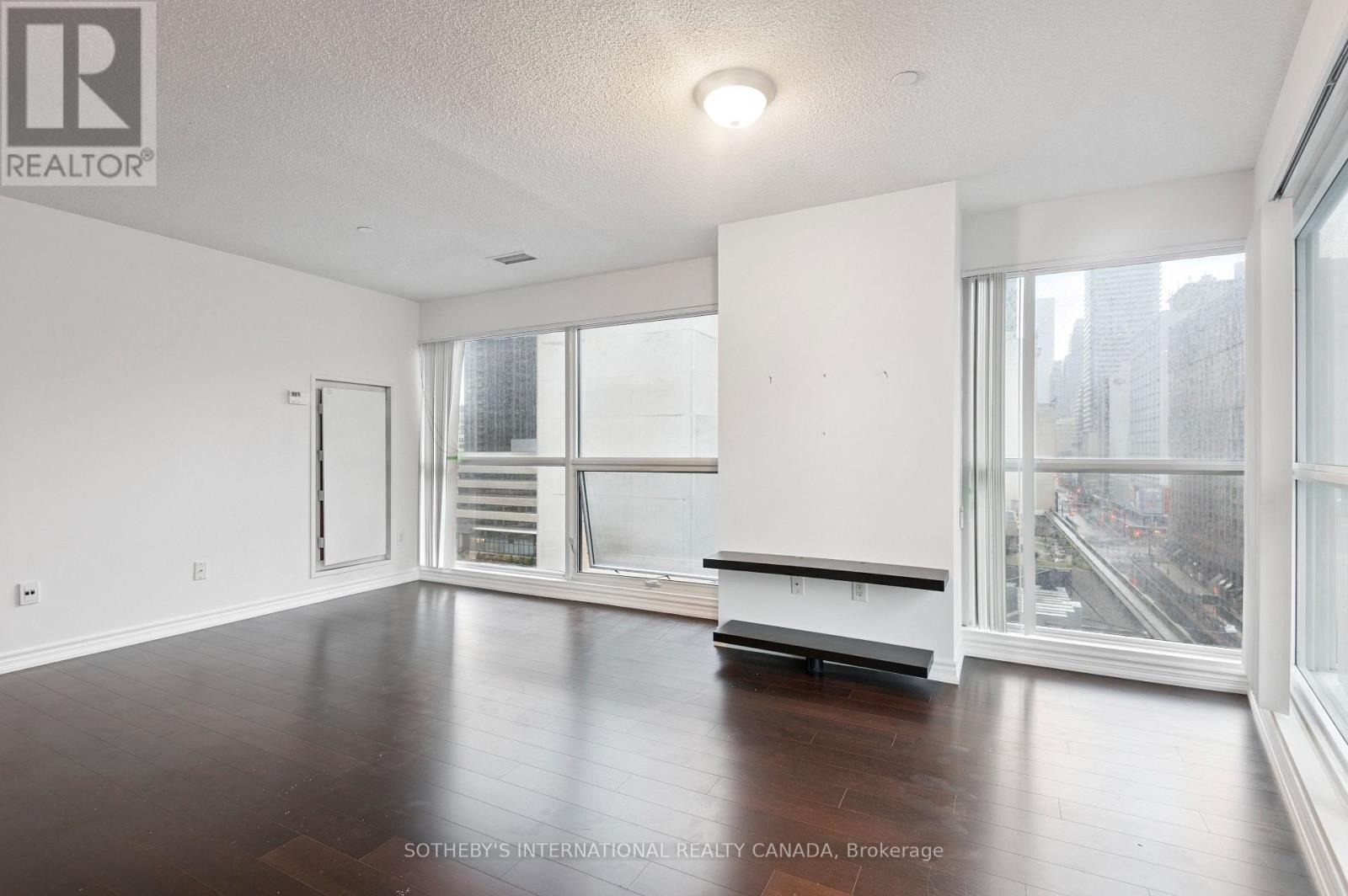 602 - 386 Yonge Street, Toronto (bay Street Corridor), Ontario