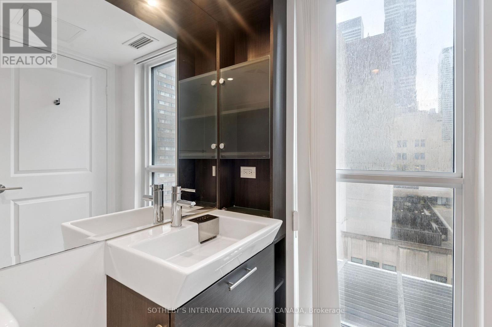 602 - 386 Yonge Street, Toronto (bay Street Corridor), Ontario