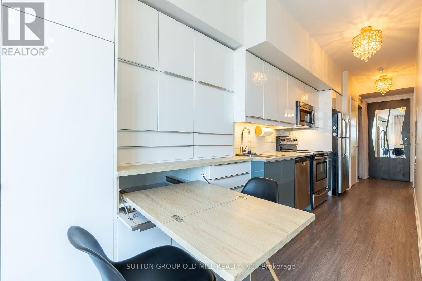 812 - 105 The Queensway, Toronto (high Park-swansea), Ontario