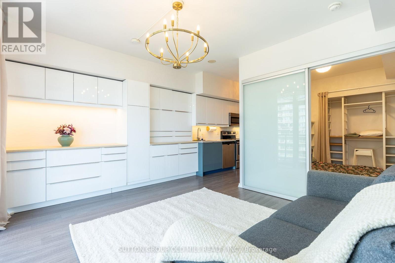 812 - 105 The Queensway, Toronto (high Park-swansea), Ontario