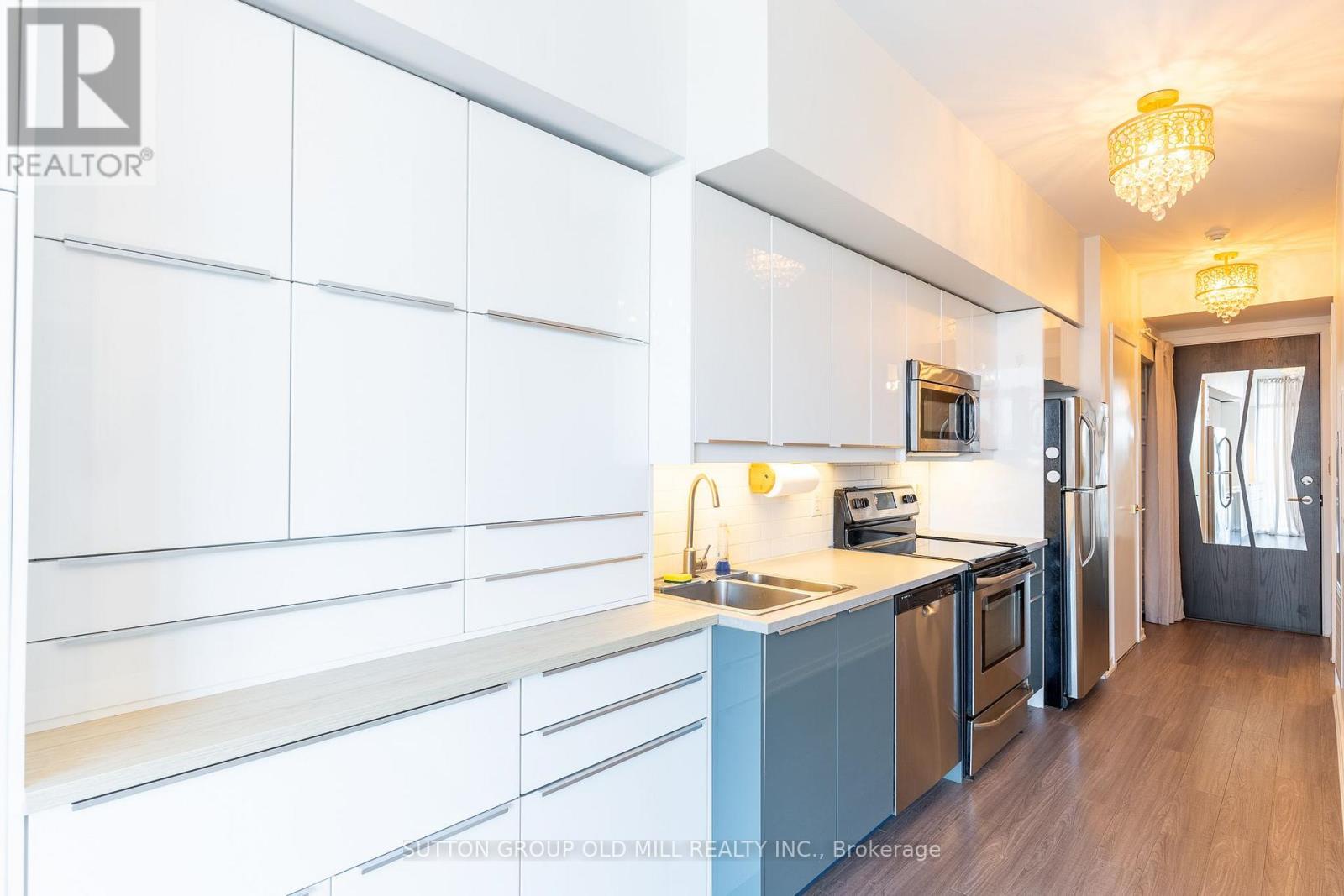 812 - 105 The Queensway, Toronto (high Park-swansea), Ontario