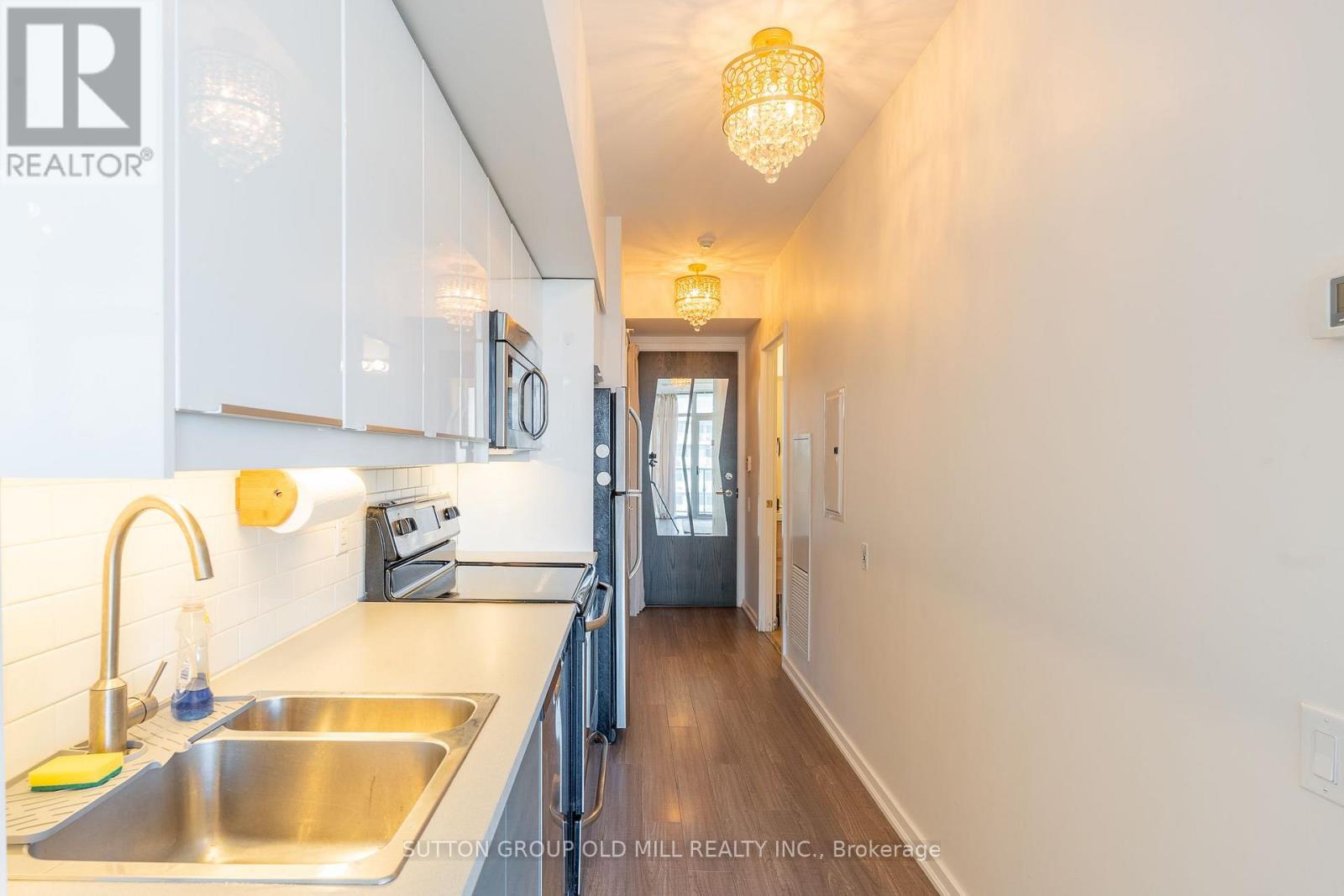 812 - 105 The Queensway, Toronto (high Park-swansea), Ontario