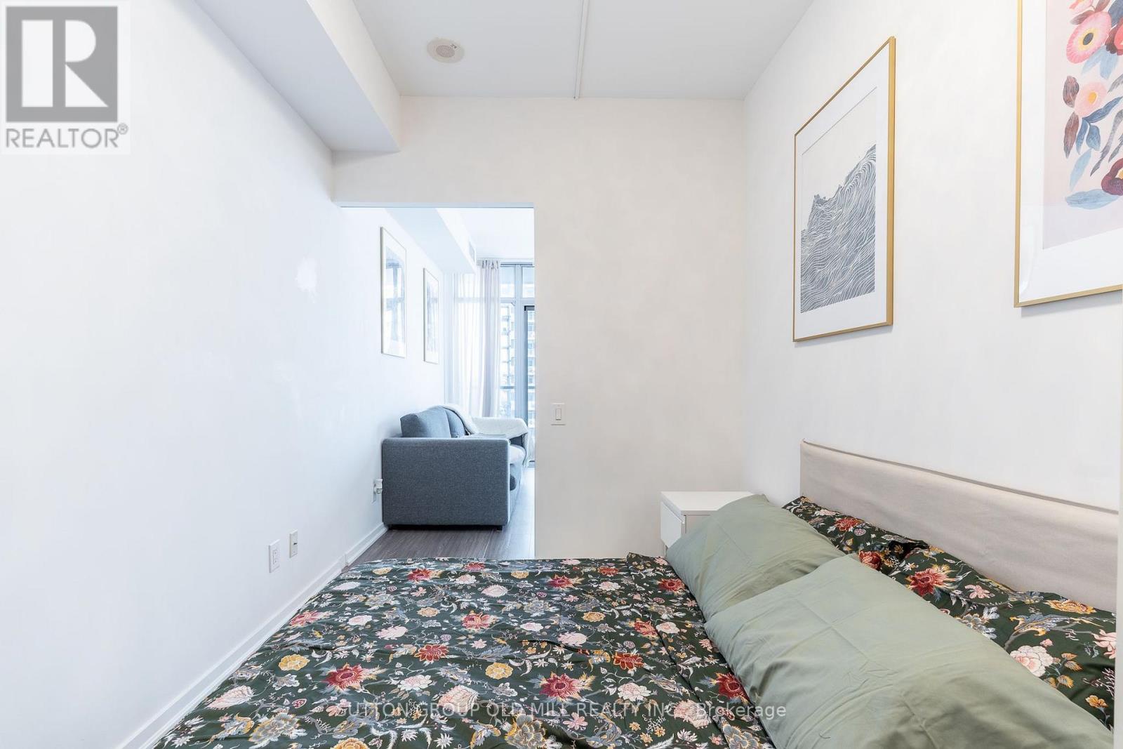 812 - 105 The Queensway, Toronto (high Park-swansea), Ontario