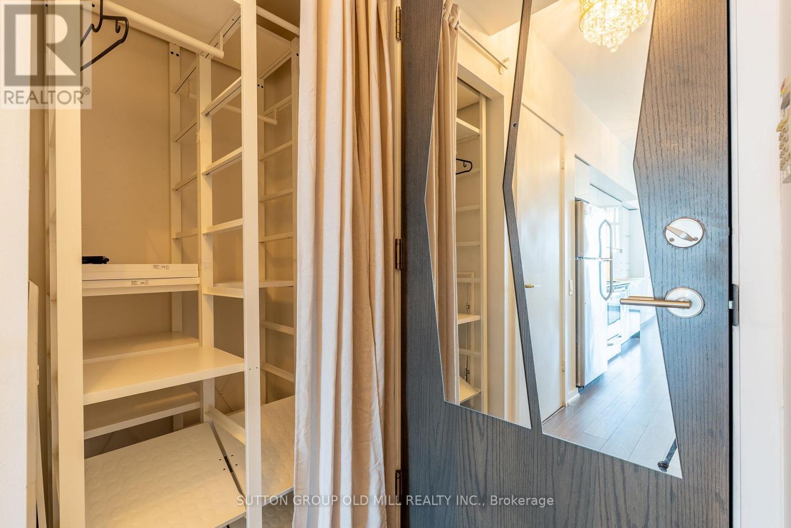 812 - 105 The Queensway, Toronto (high Park-swansea), Ontario