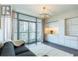 812 - 105 THE QUEENSWAY