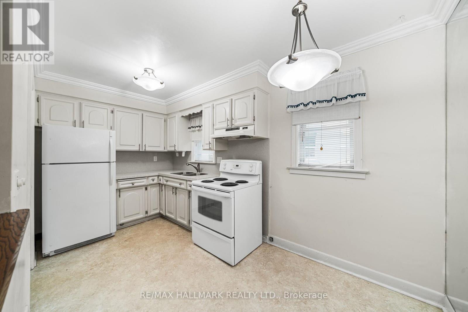 27 Sunray Crescent, Toronto (downsview-roding-cfb), Ontario