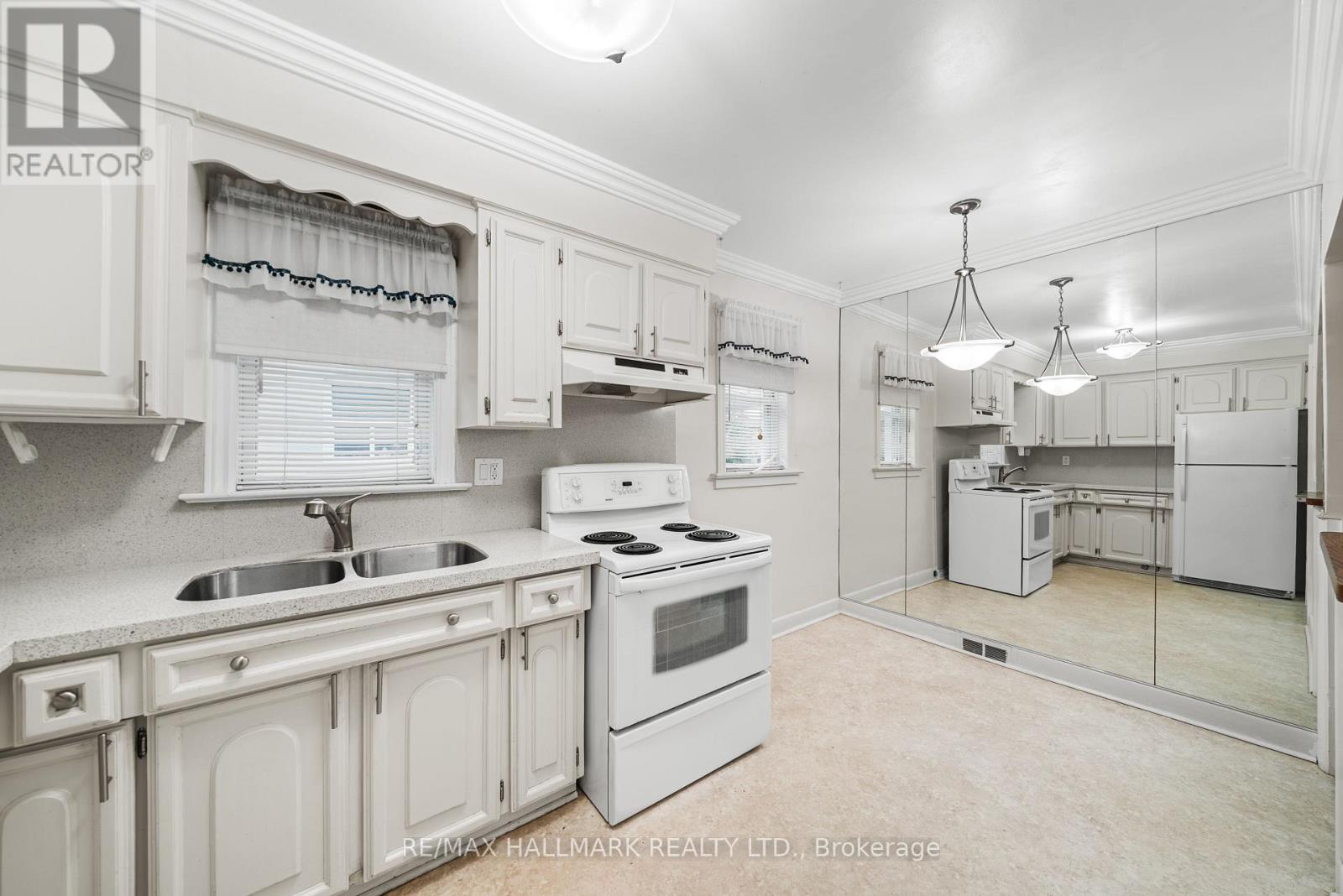 27 Sunray Crescent, Toronto (downsview-roding-cfb), Ontario