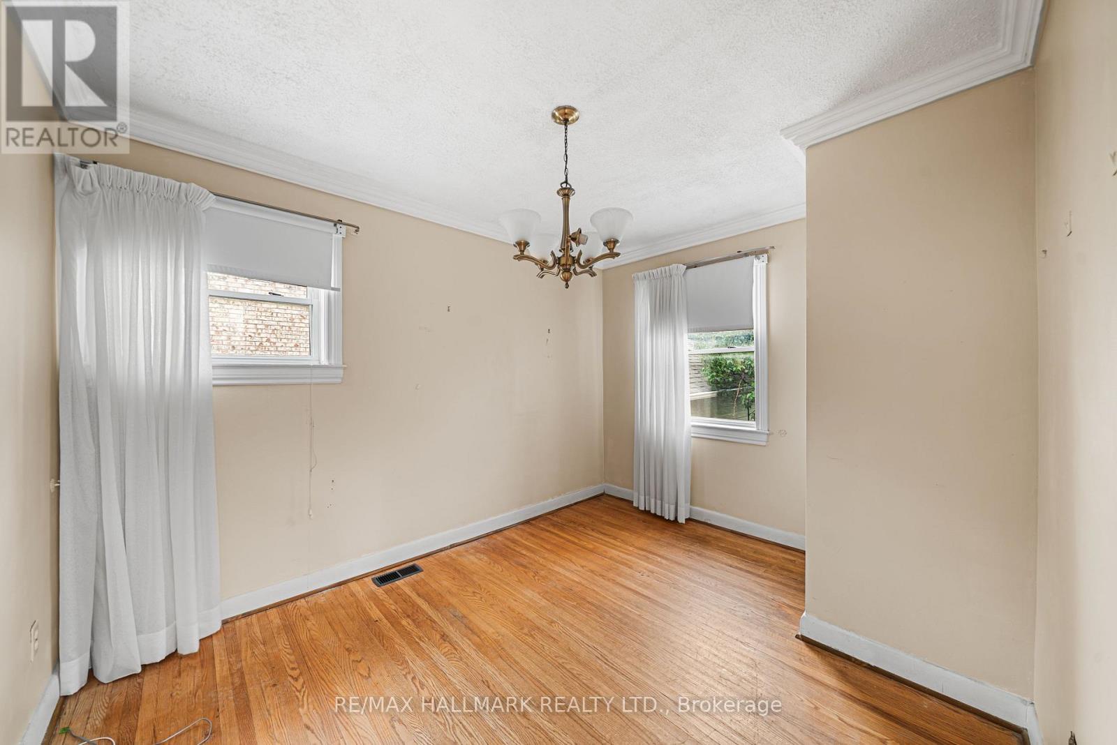 27 Sunray Crescent, Toronto (downsview-roding-cfb), Ontario