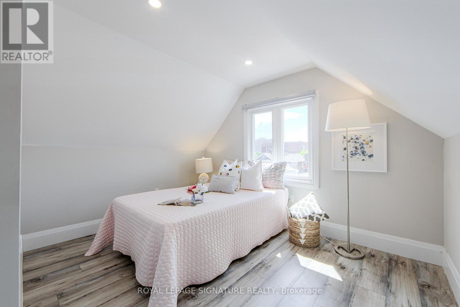 19 Schell Avenue, Toronto (briar Hill-belgravia), Ontario