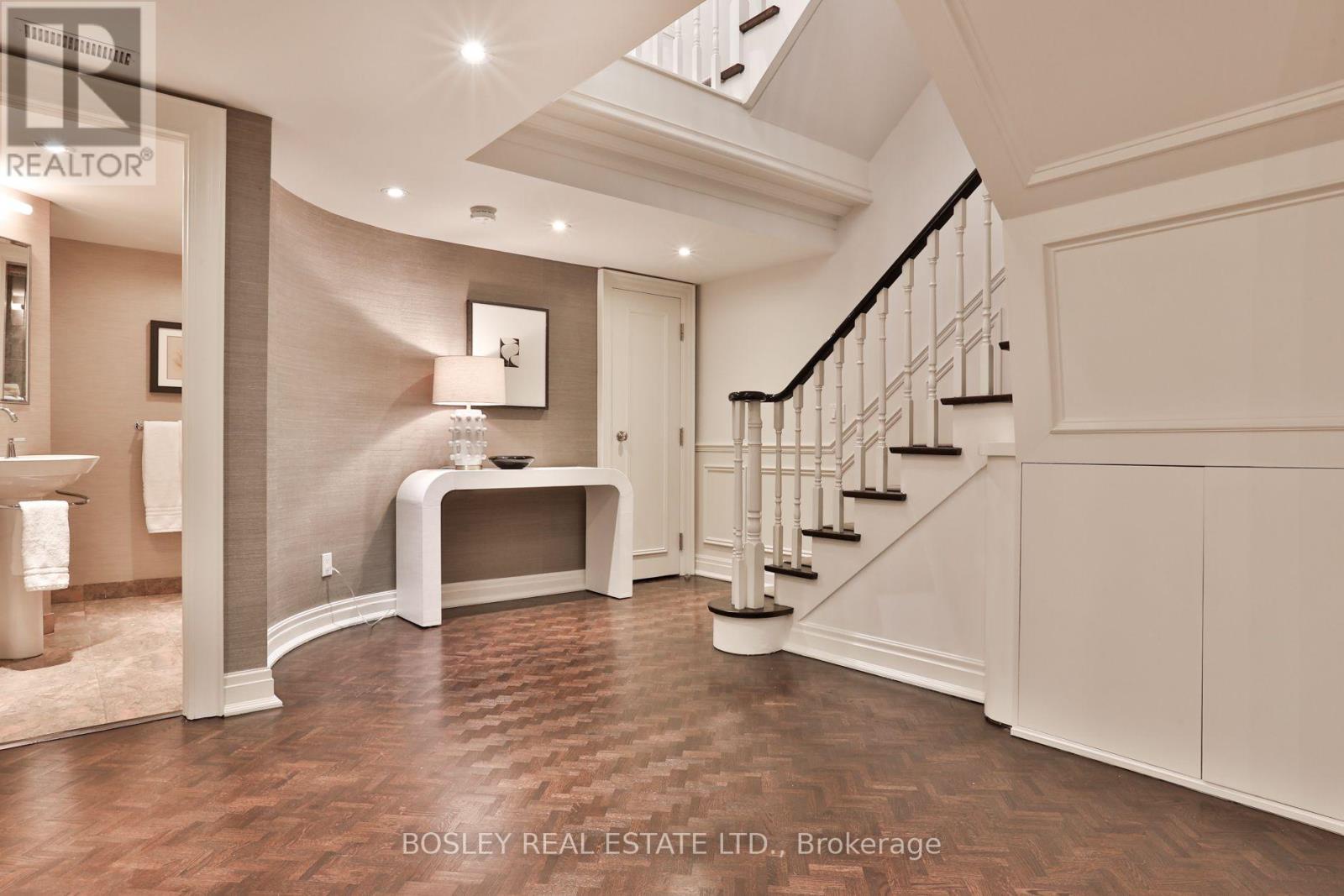 101 - 4 Lowther Avenue, Toronto (annex), Ontario