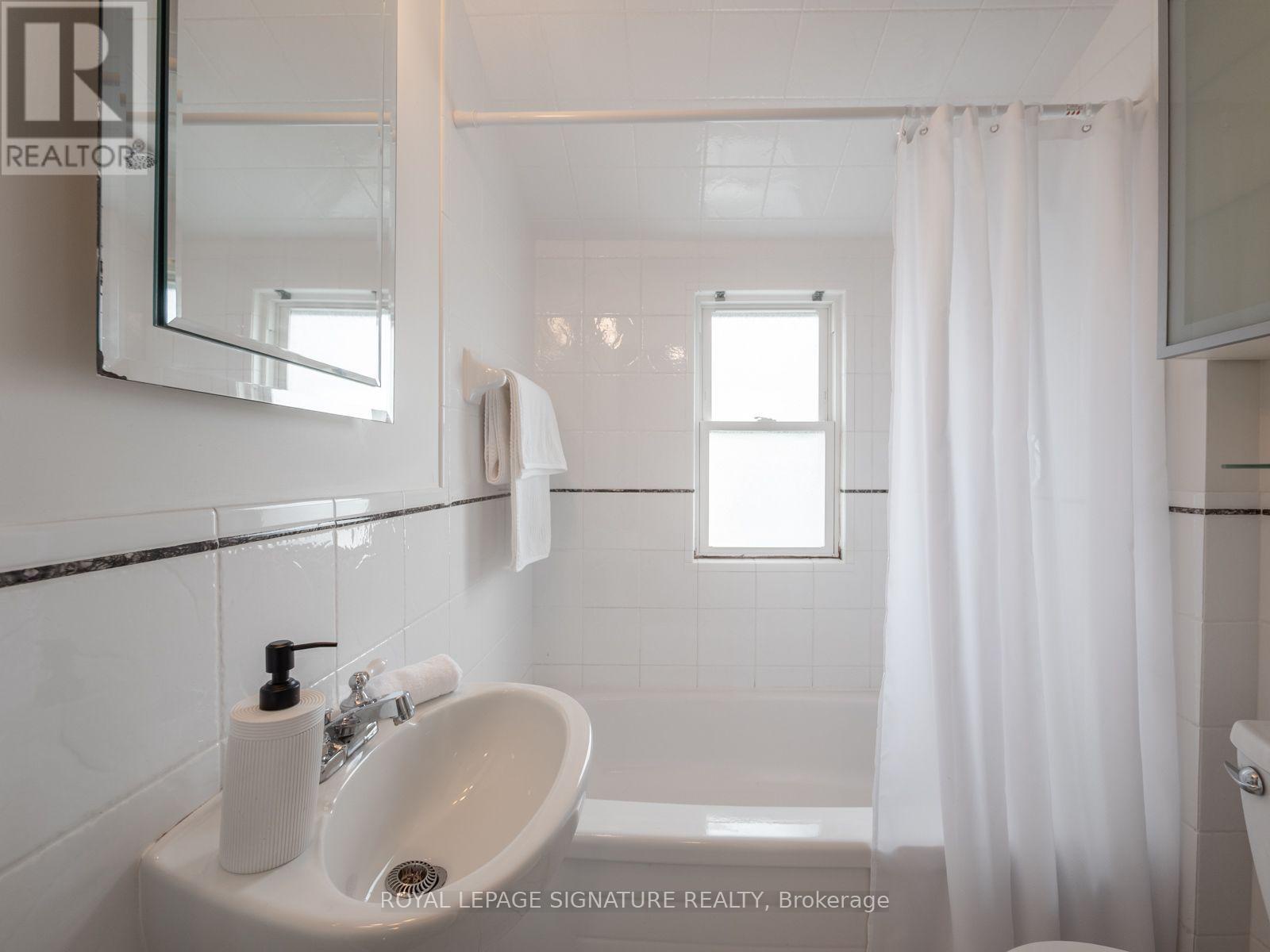 57 Yardley Avenue, Toronto (o'connor-parkview), Ontario