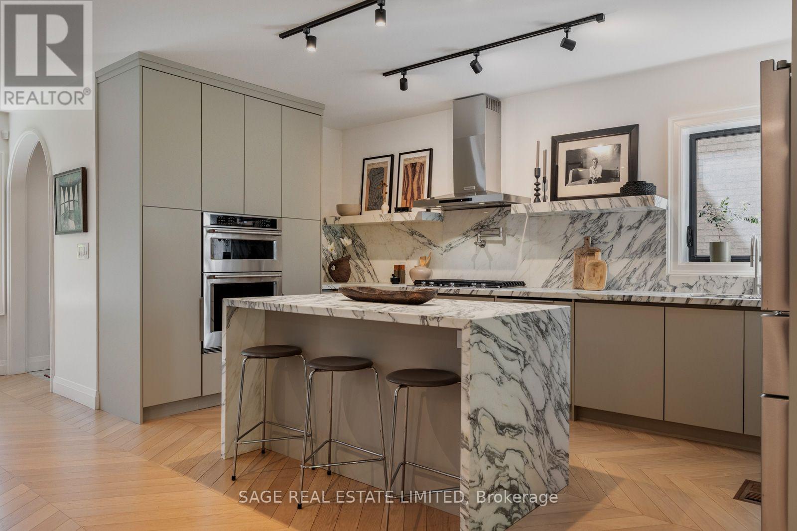 6 Westrose Avenue, Toronto (kingsway South), Ontario