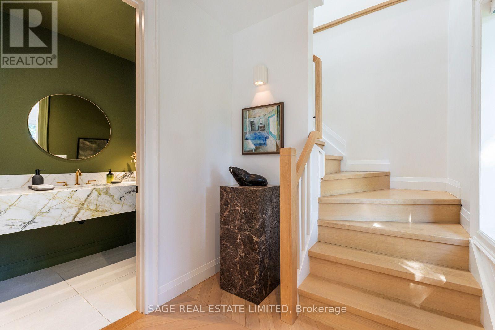 6 Westrose Avenue, Toronto (kingsway South), Ontario