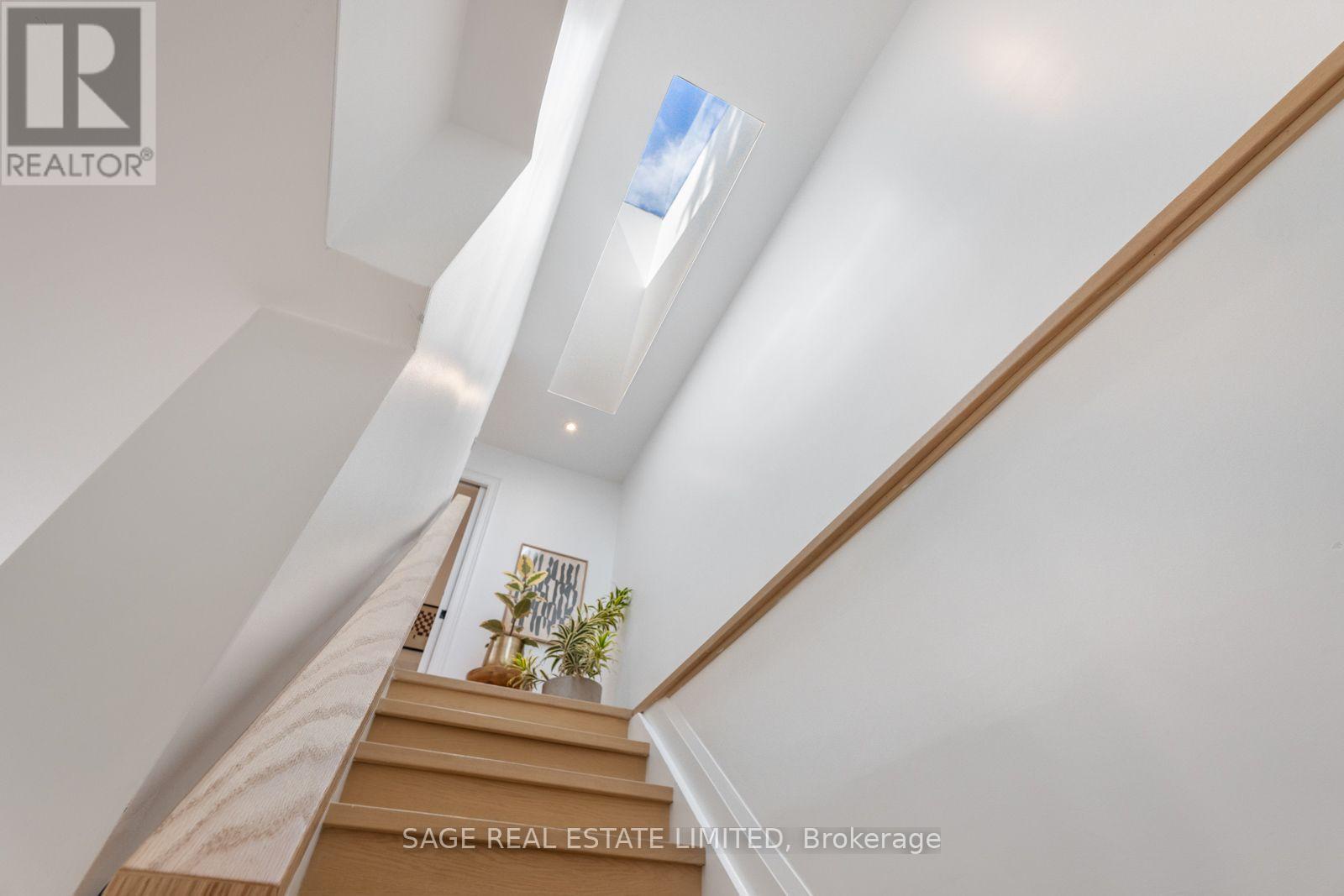 6 Westrose Avenue, Toronto (kingsway South), Ontario