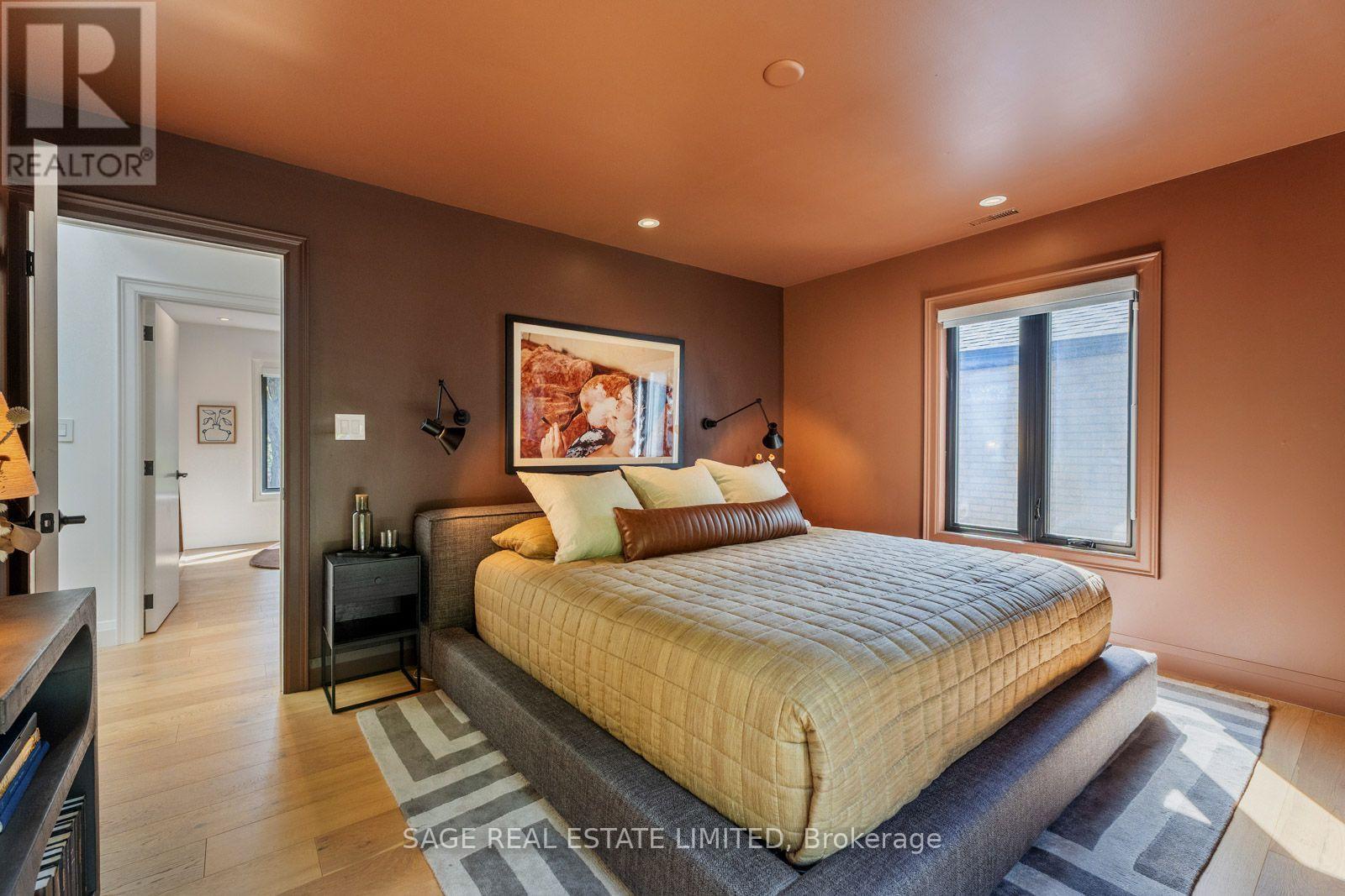 6 Westrose Avenue, Toronto (kingsway South), Ontario