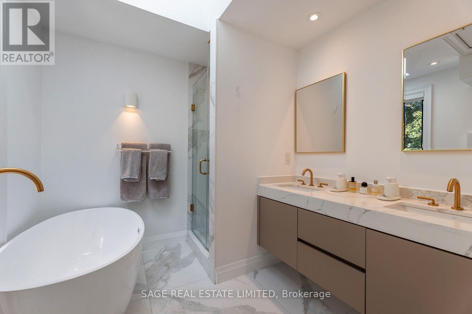 6 Westrose Avenue, Toronto (kingsway South), Ontario