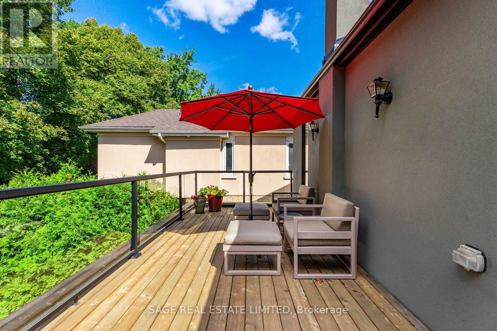 6 Westrose Avenue, Toronto (kingsway South), Ontario