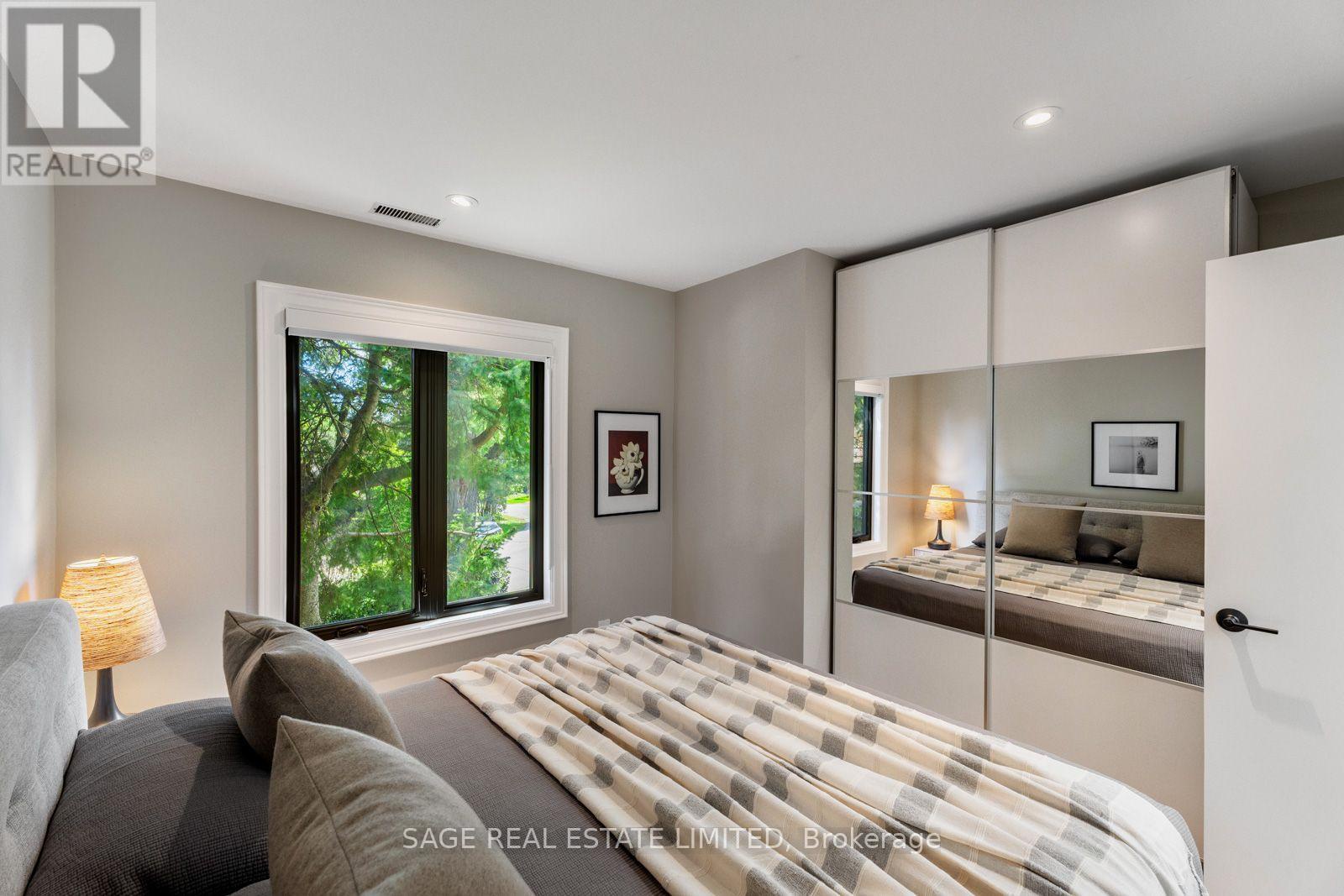 6 Westrose Avenue, Toronto (kingsway South), Ontario