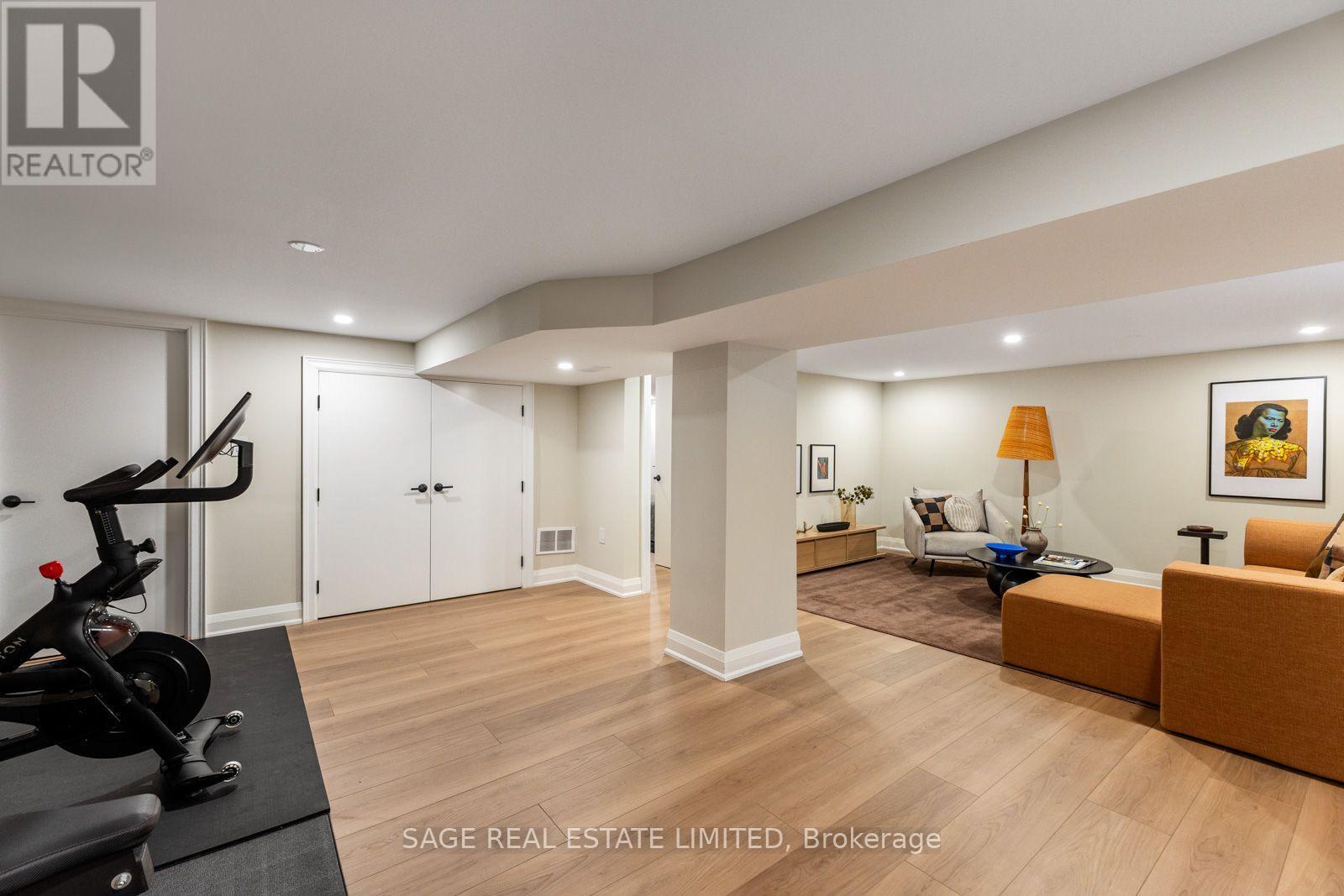 6 Westrose Avenue, Toronto (kingsway South), Ontario
