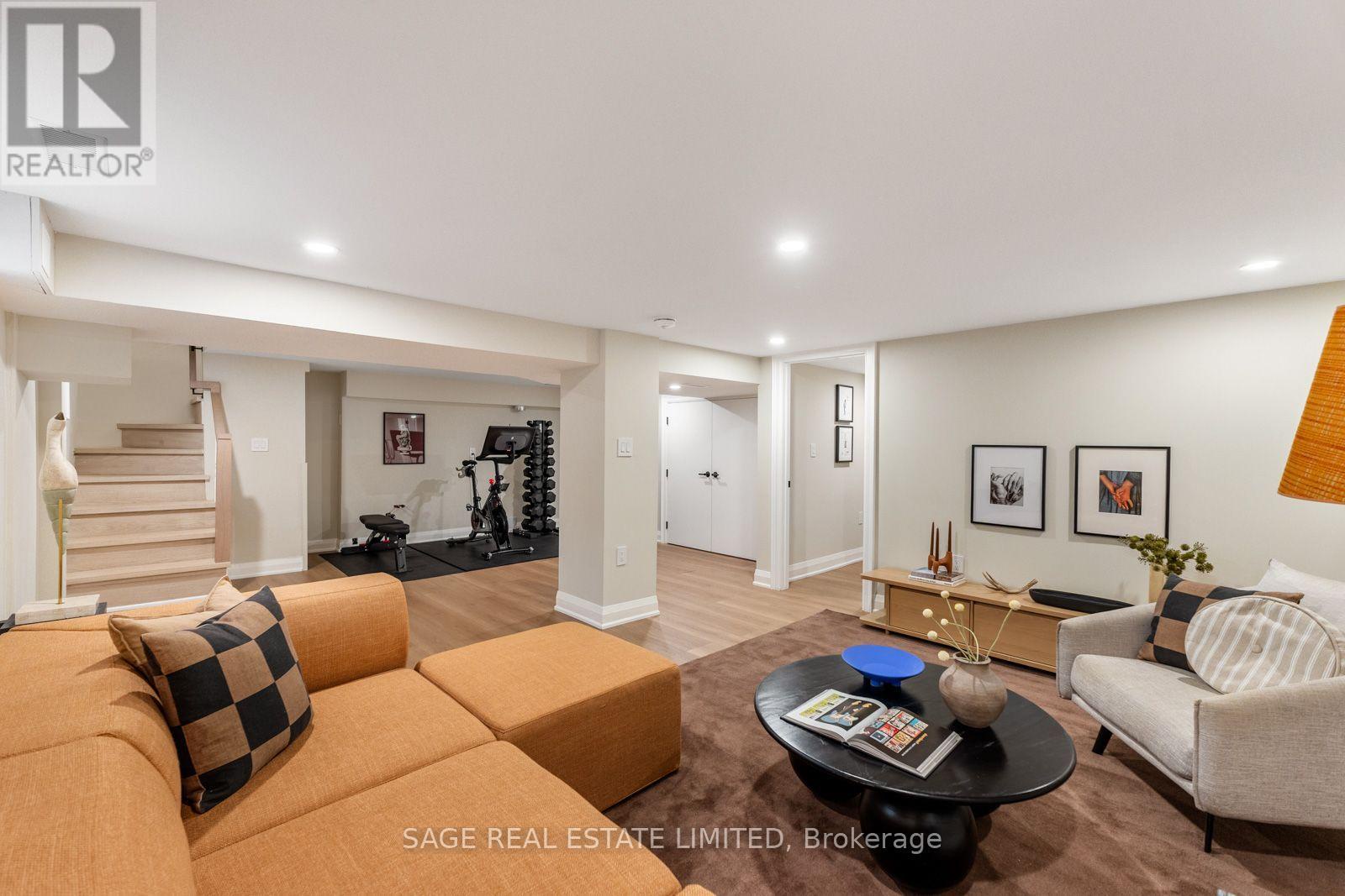6 Westrose Avenue, Toronto (kingsway South), Ontario