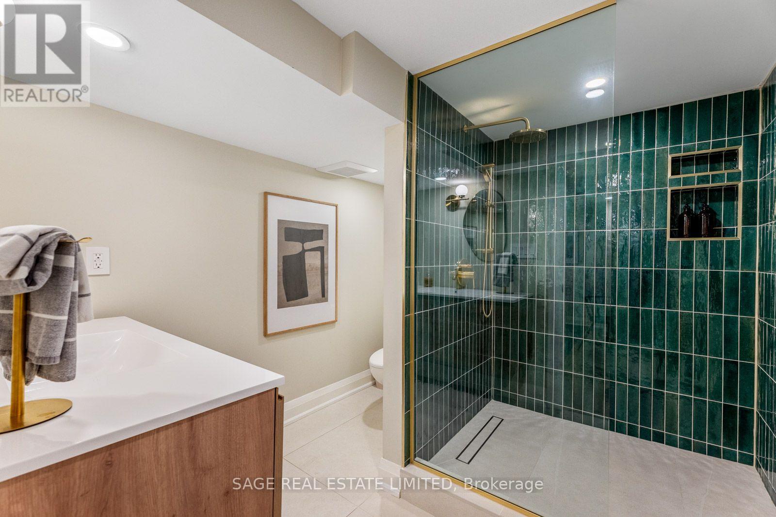 6 Westrose Avenue, Toronto (kingsway South), Ontario