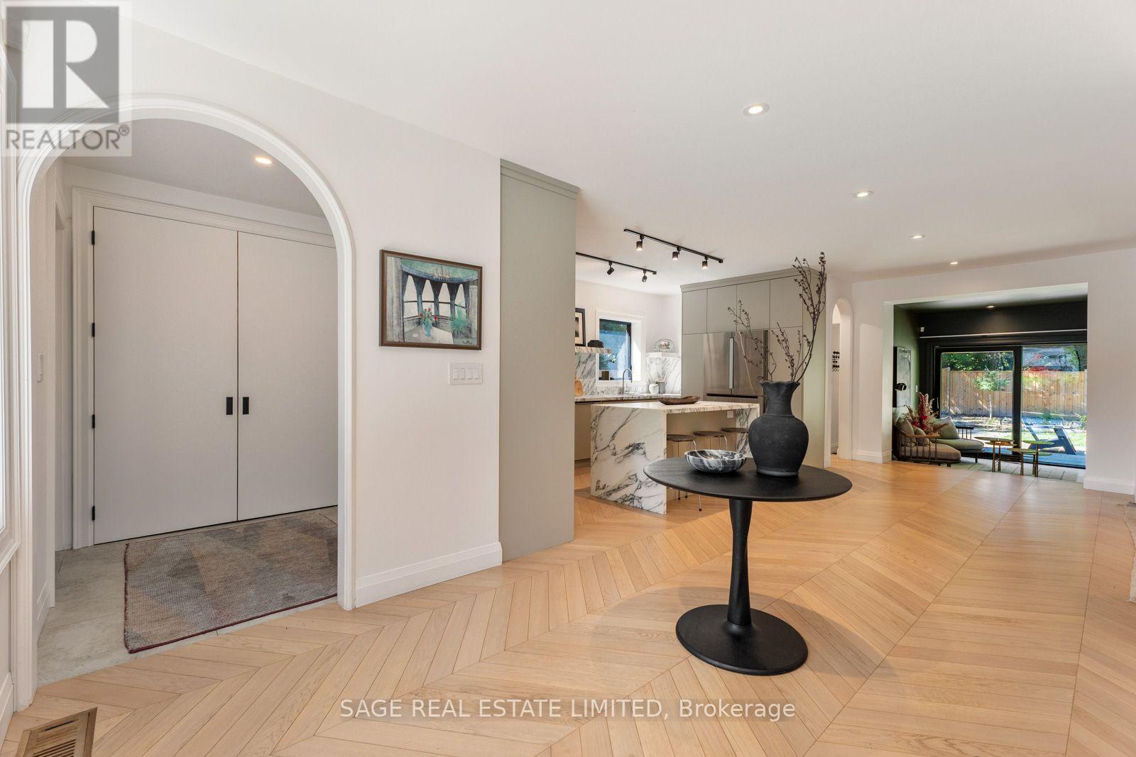 6 Westrose Avenue, Toronto (kingsway South), Ontario