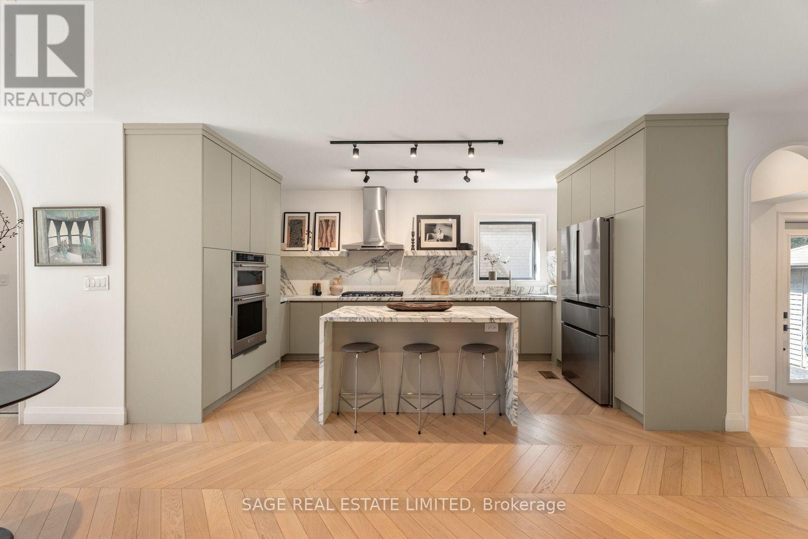 6 Westrose Avenue, Toronto (kingsway South), Ontario