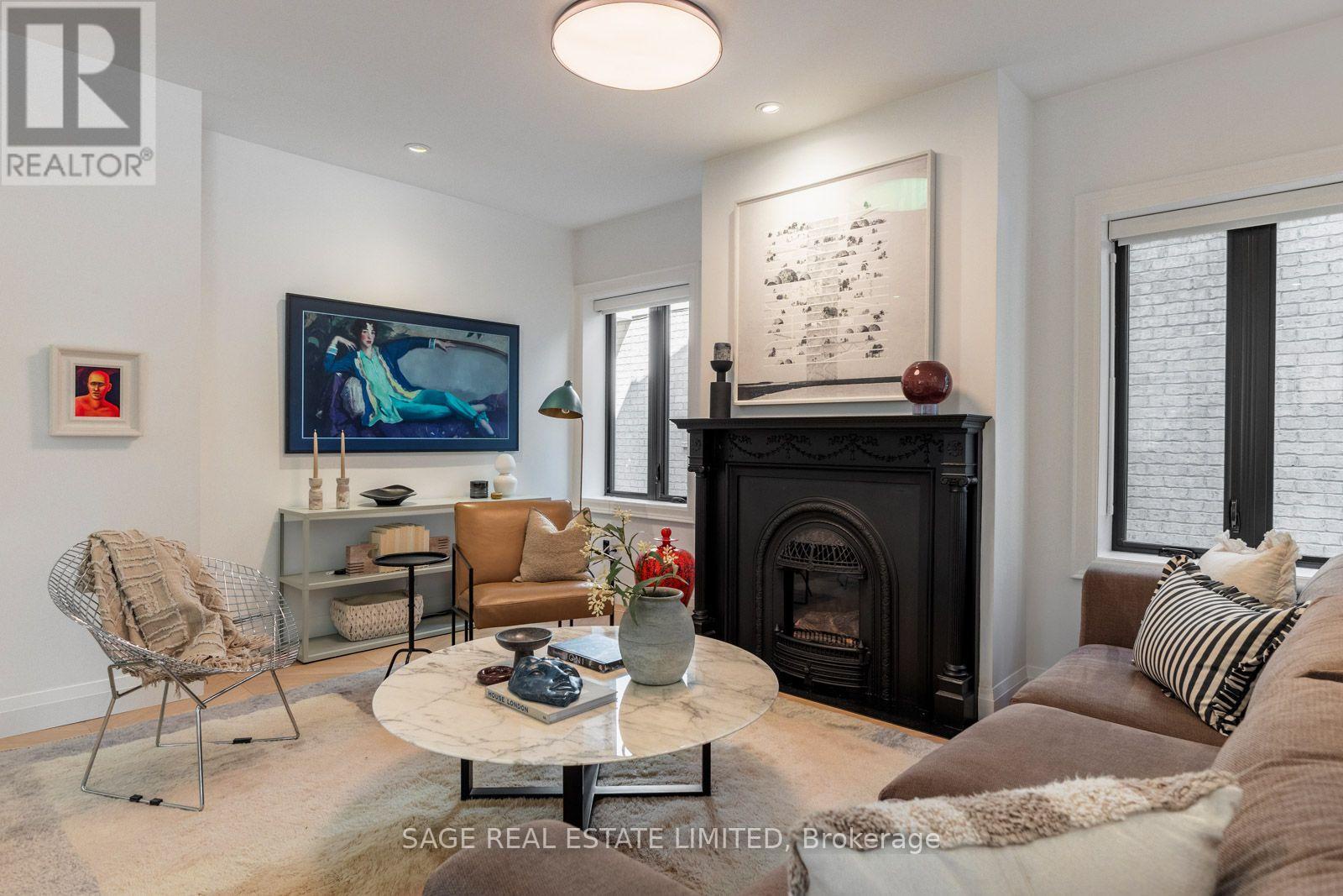 6 Westrose Avenue, Toronto (kingsway South), Ontario