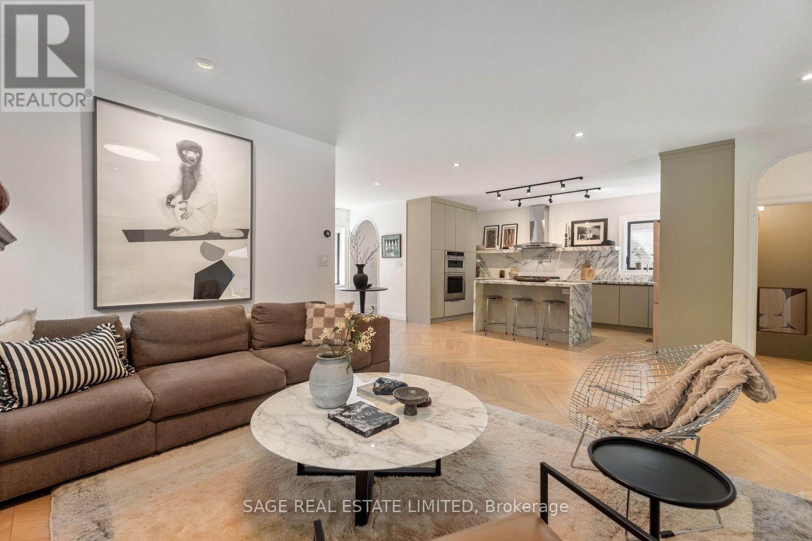 6 Westrose Avenue, Toronto (kingsway South), Ontario