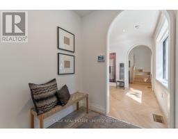 6 WESTROSE AVENUE