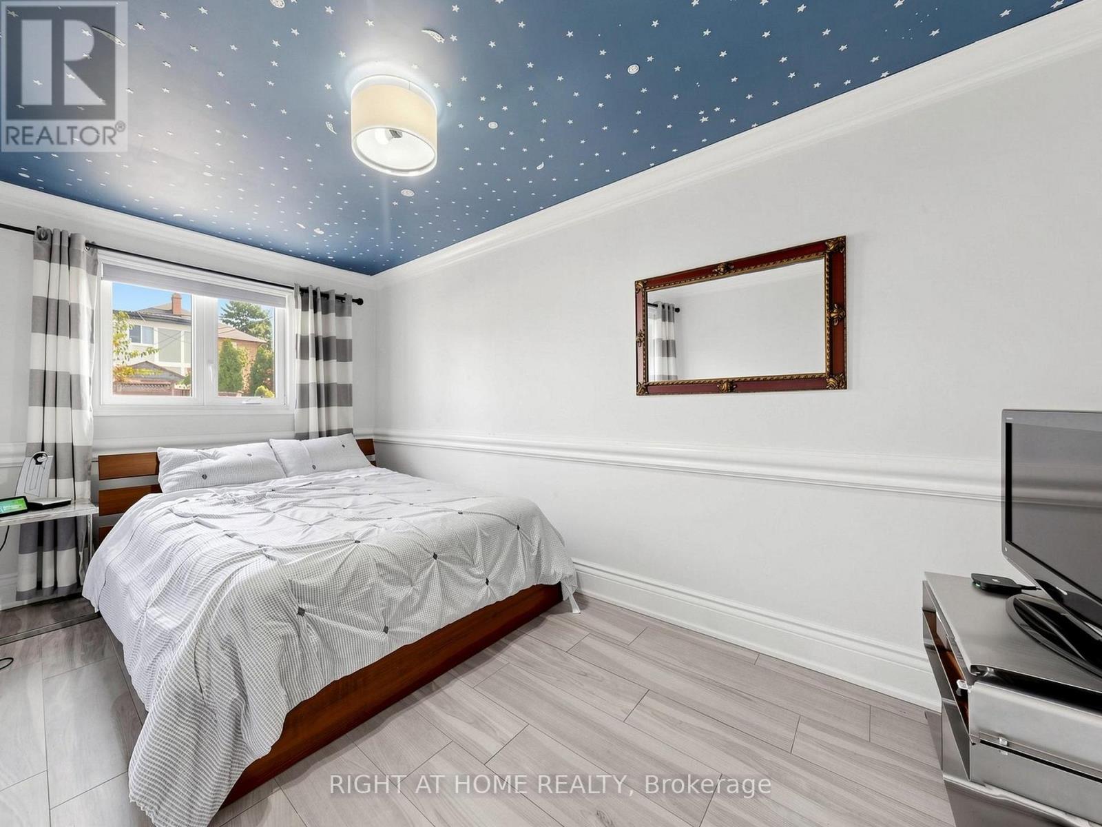 497 Northcliffe Boulevard, Toronto (oakwood Village), Ontario