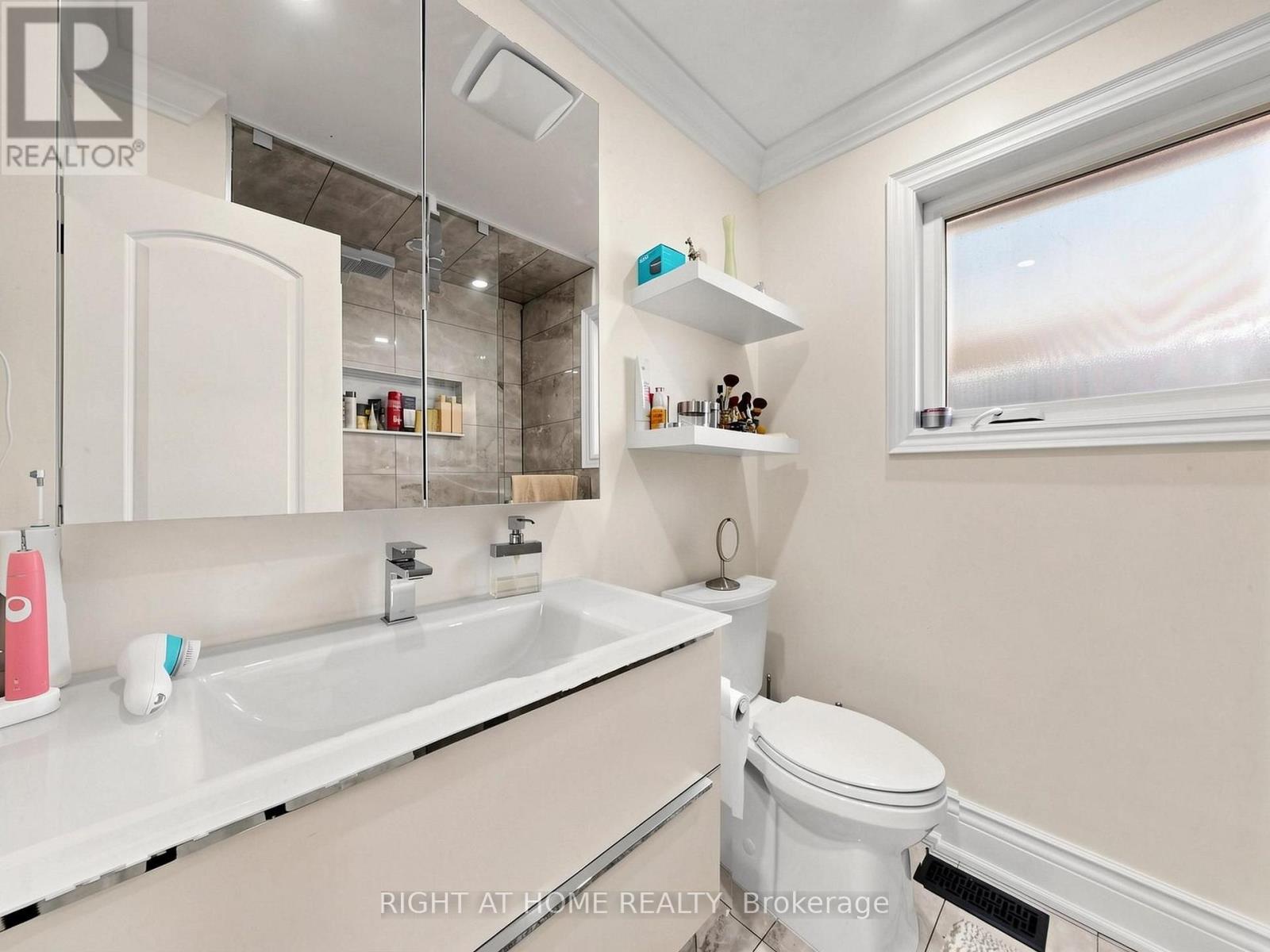 497 Northcliffe Boulevard, Toronto (oakwood Village), Ontario