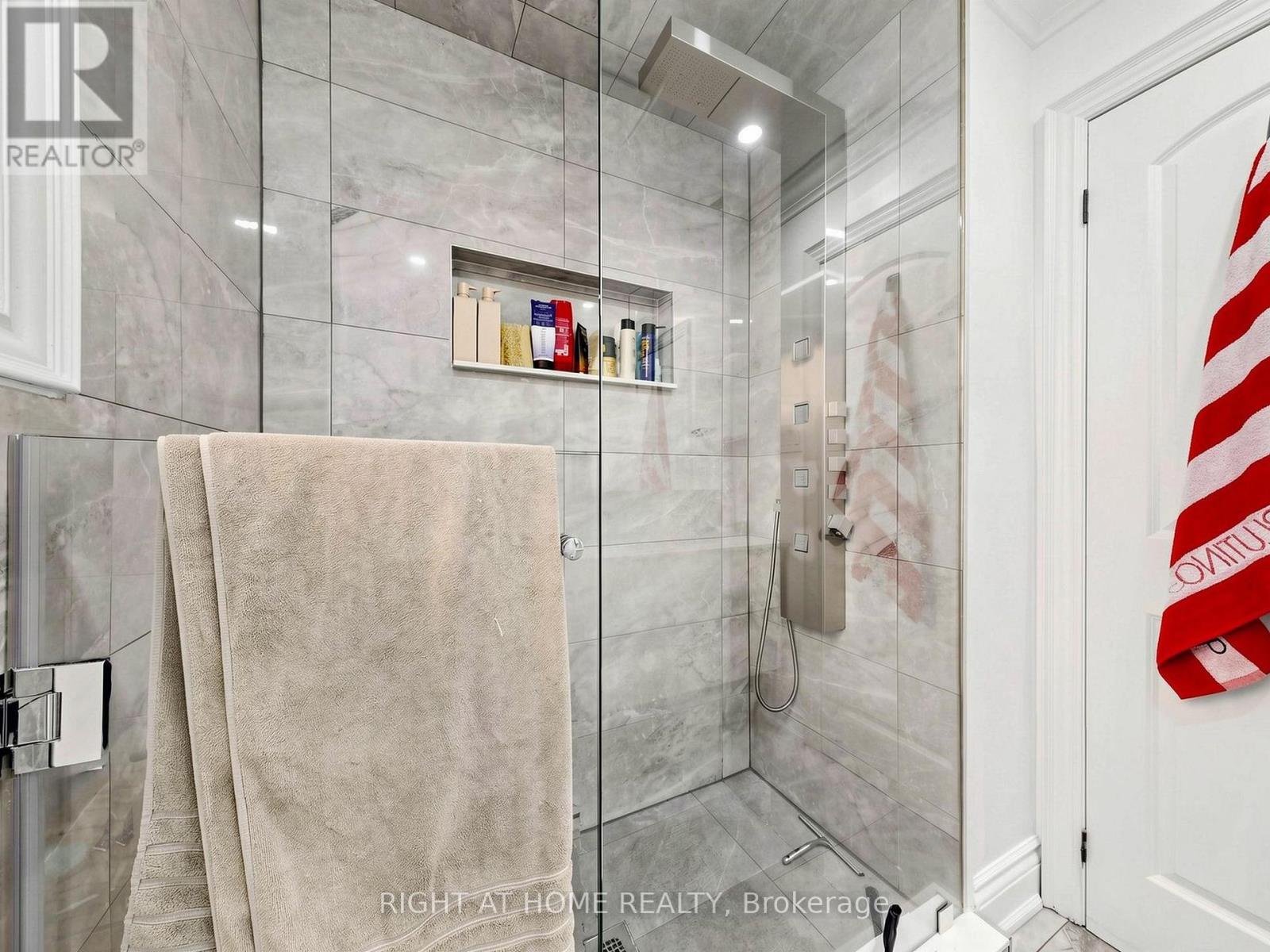 497 Northcliffe Boulevard, Toronto (oakwood Village), Ontario