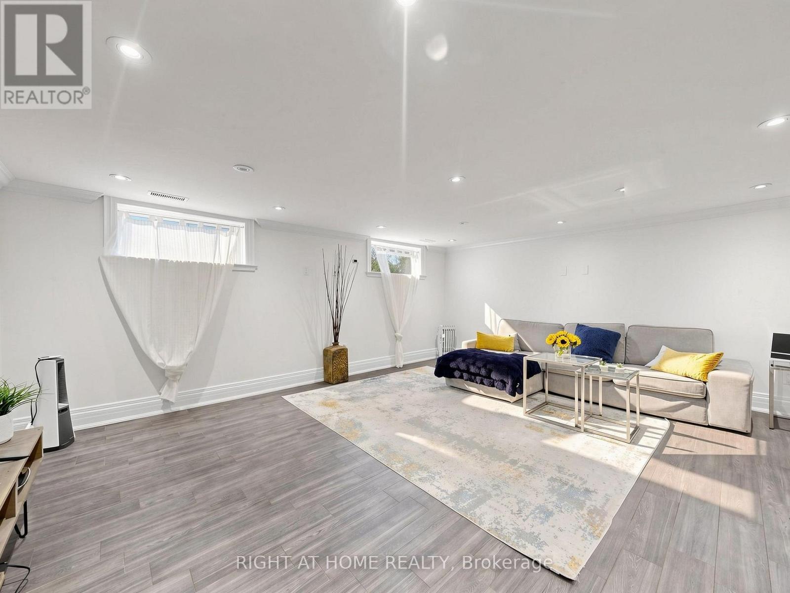 497 Northcliffe Boulevard, Toronto (oakwood Village), Ontario