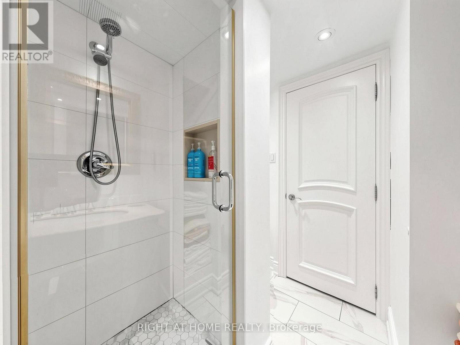 497 Northcliffe Boulevard, Toronto (oakwood Village), Ontario