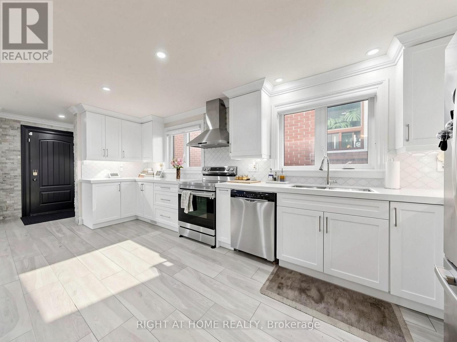497 Northcliffe Boulevard, Toronto (oakwood Village), Ontario